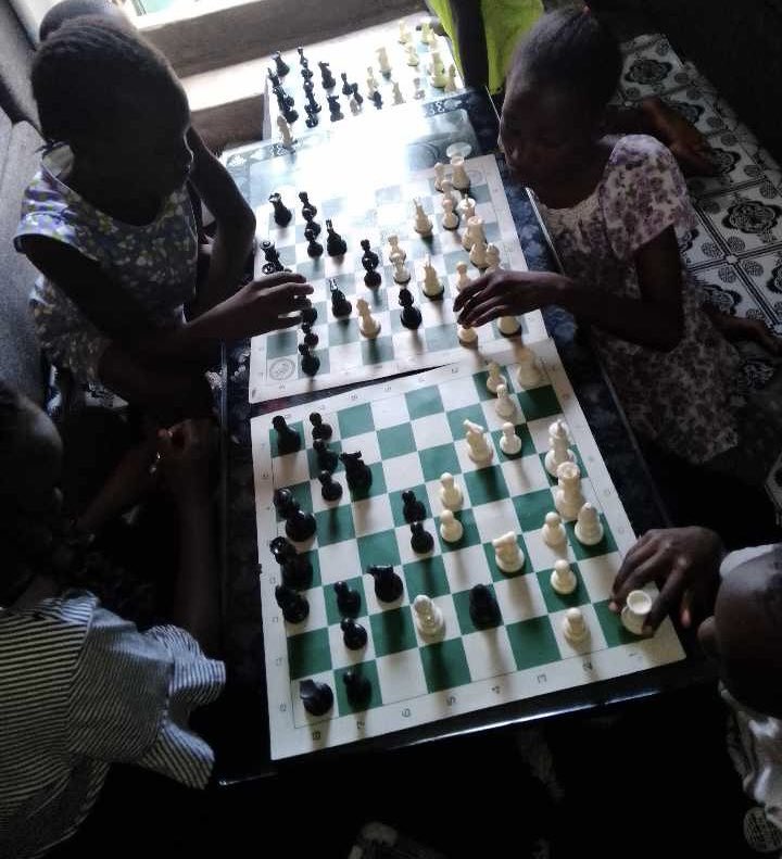 RestoringHopeF2's tweet photo. Playing Chess #Lesson2

When playing chess, an attack on a piece means it could be captured on the next move. Knowing how to react is crucial to avoid losing material and, eventually, the game.

#chess #protectyourpieces #playtowin https://t.co/3yOonG7b2a