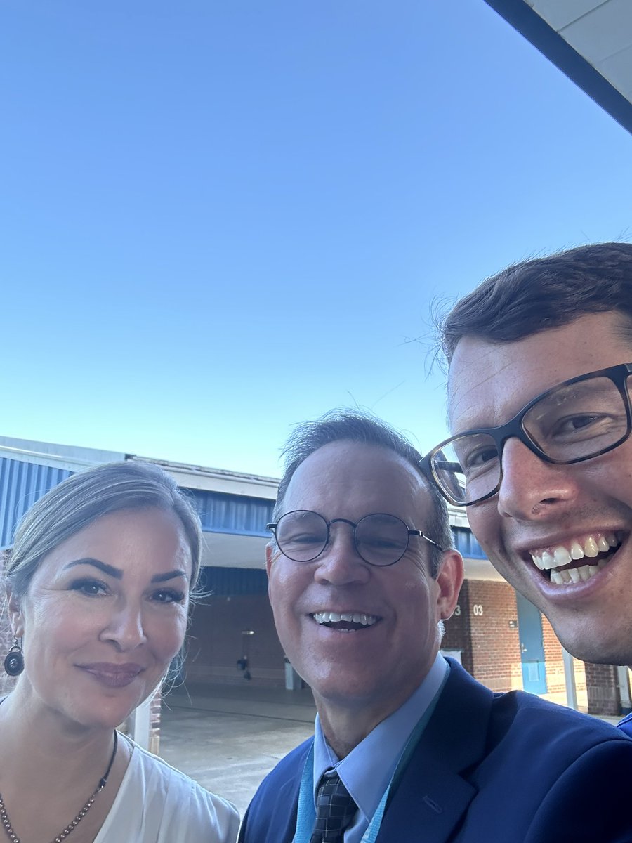 edleader1's tweet image. Great things happening at FAWE!  Loving the Sailfish!  Principal Tuthill is the ultimate servant leader! Justin Browning is pretty amazing too!#MCSDBetterTogether #IgniteTogether