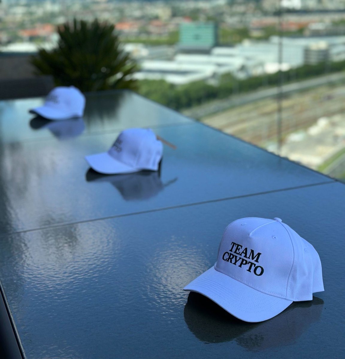 RobinhoodCrypto's tweet photo. If you're Team Crypto, grab your cap and join the party! 🎉 🧢 https://t.co/IrotV21Ouv