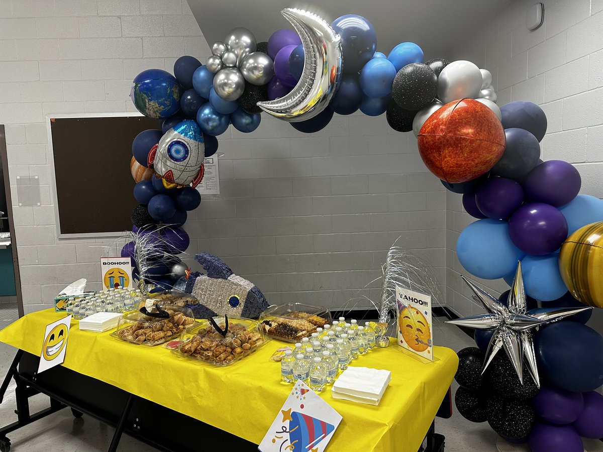 kristin8817's tweet photo. Students are eager to arrive at Bush Elementary this morning! Wishing everyone a fantastic day ahead. Go Challengers! 🚀 #BackToSchool #GoChallengers @tricia_teran @BushElementary1 https://t.co/r8xb1oSodw