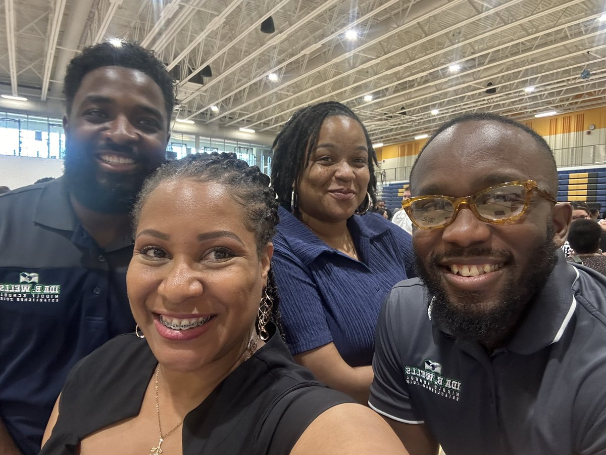HutchinsSTEMDC's tweet photo. #LEADDCP #SLC24 #BuildingBlockstoTomorrow
@IdaBWellsMS Principal Lyles, AP Coles, AP Iones, and AP Hutchins💙💚💙💚 Learning and Growing together at @dcpublicschools Leadership Convocation! https://t.co/Le7xvAOhdZ