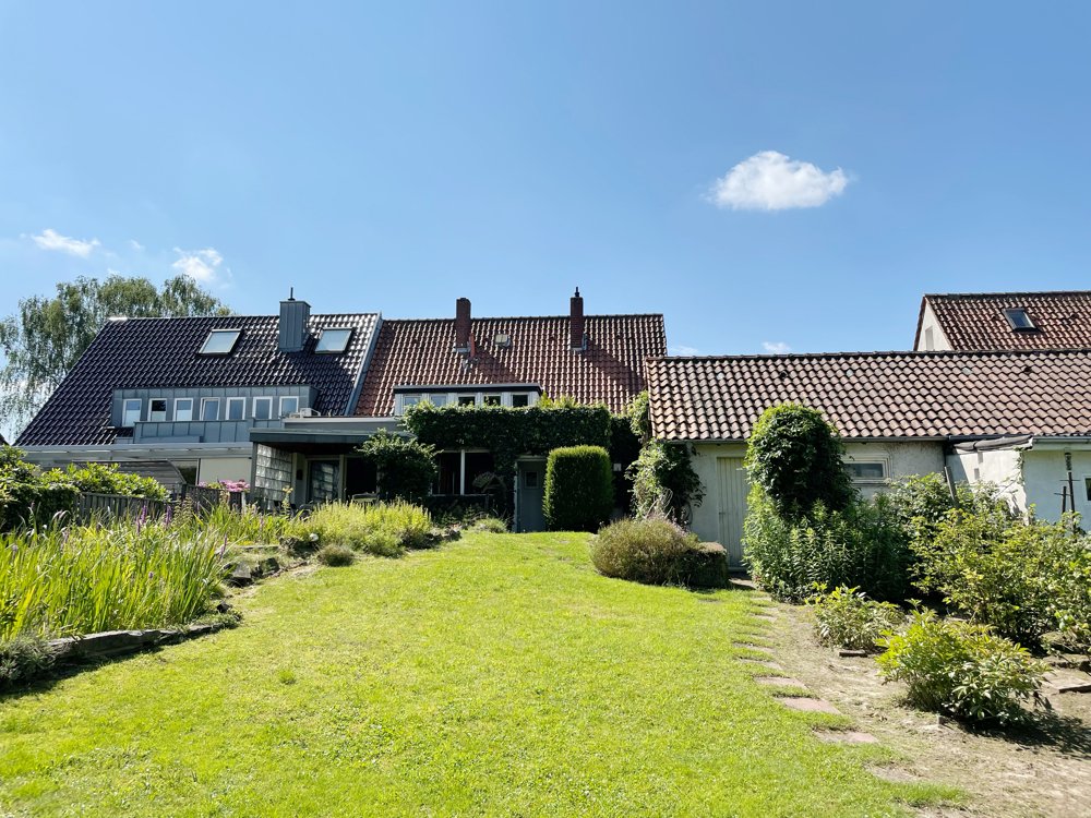 niels_dieckmann's tweet photo. Neuer Tag - neue #Immobilie 
Heute: Großzügiges #Zweifamilienhaus in #Dortmund #Aplerbeck
Objekt-Nr. 1638
Wohnfläche: 152 m²
Zimmer: 7
Grundstück: 702 m²
Kaufpreis: 385.000,- €
Käuferprovision: 3,00 % inkl. MwSt.
Info:
👇
https://t.co/U5aCIKlqCw

Gerne verkaufen wir auch Deine #Immobilien

#schwerte #unna #menden #iserlohn #hagen #holzwickede #Herdecke #sölderholz #lichtendorf #schüren #Asseln #neuasseln #wambel