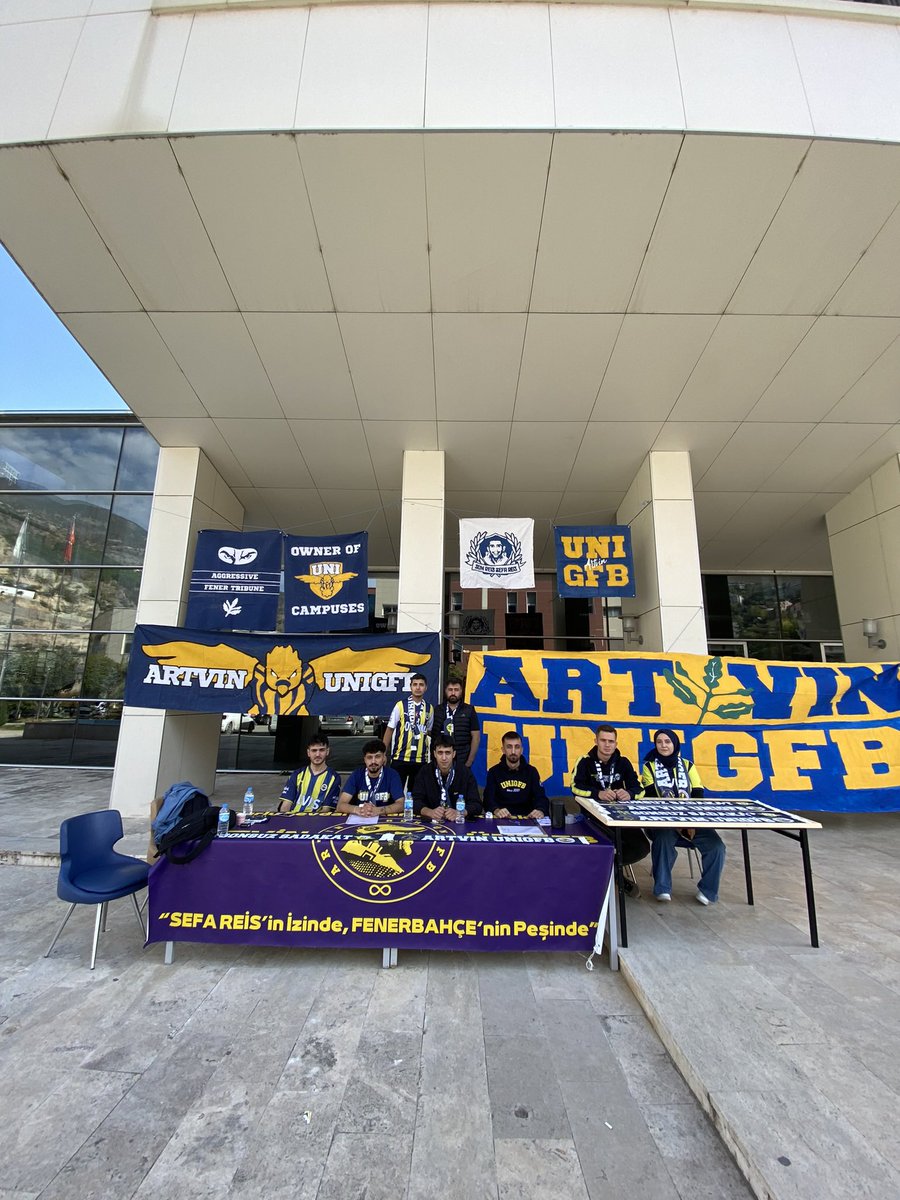 ArtvinUNIGFB's tweet photo. Artvin Çoruh Üniversitesini kazanan tüm Fenerbahçeli kardeşlerimizi tebrik eder, yeni hayatlarına başlarken kendilerini aramızda görmekten mutluluk duyarız. 
#UNIGFB https://t.co/oXTahOcygk