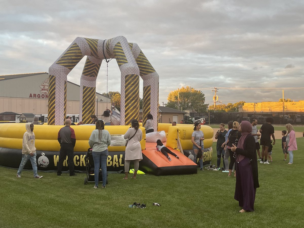 argohs217's tweet image. Thank you Argo community for coming out and supporting us at our annual Walk the Halls Night 2024!! Way to start off the 24 -25 school year!! #goargo