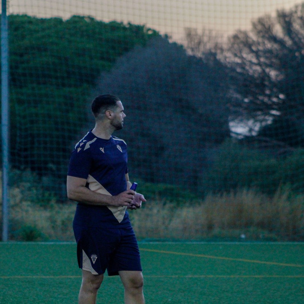 ⚽️ ¡Esta tarde toca sesión en el gimnasio y campo con balón!

¿Ganas de que comience a rodar? 🔜
