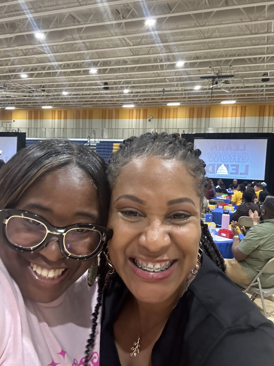 HutchinsSTEMDC's tweet photo. #LEADDCP #SLC24 #BuildingBlockstoTomorrow
@IdaBWellsMS 💙💚Learning and Growing together at @dcpublicschools Leadership Convocation! https://t.co/hn4fABejdn