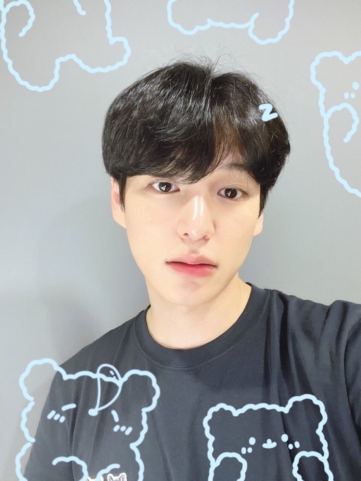 ɪs sᴏ ᴄᴜᴛᴇ 🤧💖🤍💙

#HEOCHAN #허찬
#AlwayswithChan #Chan 
#WeLoveYouChan