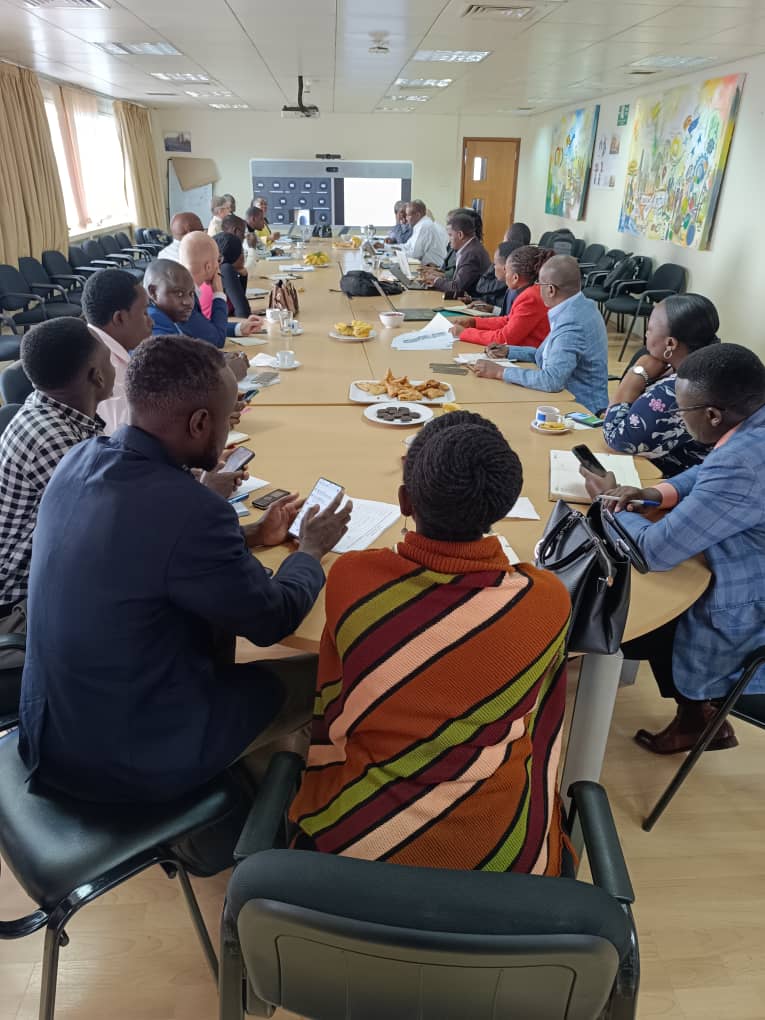 EUinUG's tweet photo. Today, 🇪🇺 brought together a diverse group of stakeholders for a crucial meeting focused on enhancing Uganda's fresh food &amp; vegetable export capabilities. 

Attendees included 🇺🇬 exporters, government officials, representatives from the aviation &amp; trade sectors, &amp; other partners. https://t.co/tRVzBXdUnn