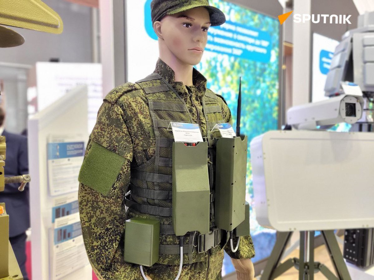 ferozwala's tweet image. Russia&apos;s #Rostec has developed a man-portable electronic warfare system to combat #miniDrones  

Surikat-O/P, the first mobile mini electronic warfare system for protecting personnel from drones, was presented by Roselektronika holding of Rostec state…