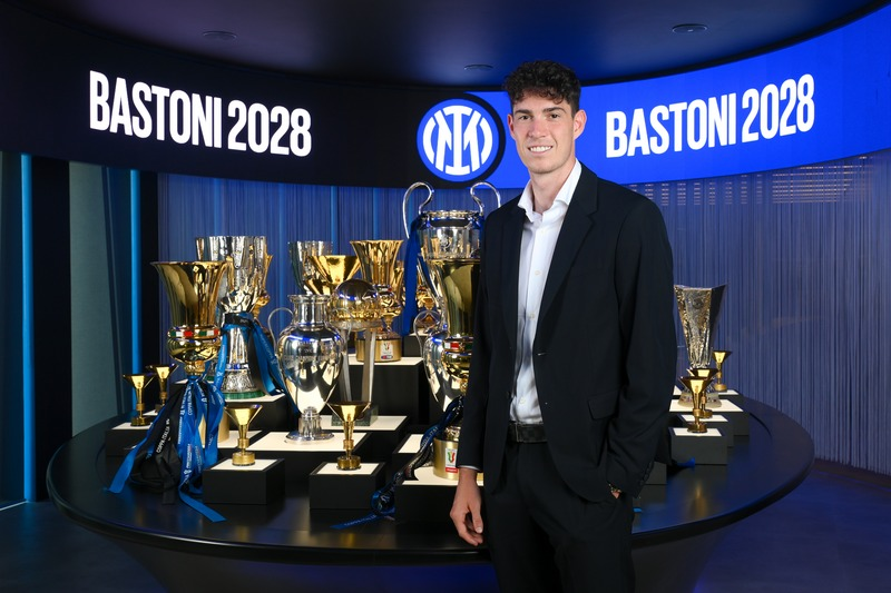 IFTVofficial's tweet photo. This response from Bastoni on other teams wanting him is class. Need more players like this 👏

“Its nice to be wanted but when you’re in a place that you’re happy, everyone loves you, and they appreciate you for who you are...you never need to leave.

Thats how I feel at Inter, I feel important to this great family and I have no fear of saying it."
