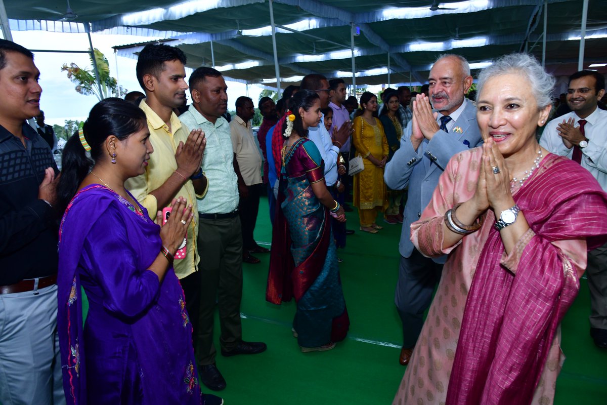 MediaRN_ANI's tweet photo. #78th_IndependenceDay
#NewAndamans
@Admiral_DKJoshi alongwith Smt. Chitra Joshi #HFLANI hosted a Pre-Independence Day #At_Home function for the 2nd Batch of Staffs and their Family members at #RajNiwas today.
@rashtrapatibhvn https://t.co/wAoich34EF