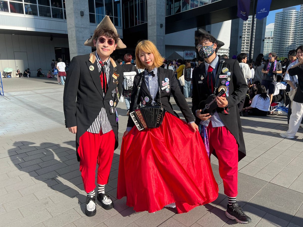 yellowstitch3's tweet photo. 深海ファイナル潜ってきました！
深瀬生きててくれてありがとう！！😭

とむもち夫妻いつも会ってくれてありがとうございます😊
セッティング時の隠し撮り写真が一番良い感じ✨
 #SEKAINOOWARI 
 #深海横浜 
 #深海完走おめでとう 
@S6n3oopy1725 
@ayapysnoopy https://t.co/7g3Db8U9m8