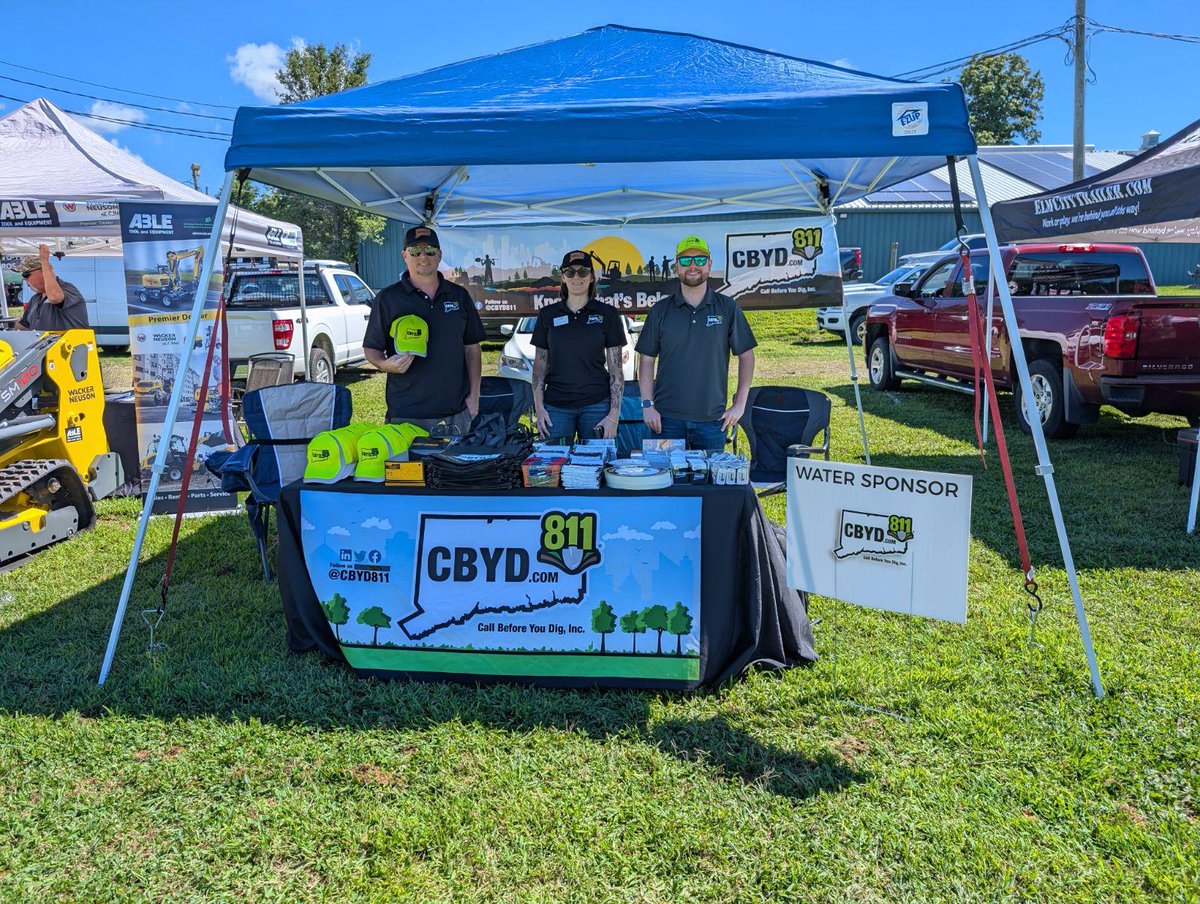 CBYD811's tweet image. The CBYD team is having a great time at the CGKA's Connecticut Landscaping Equipment Showcase and Demo Day at the Durham Fairgrounds! 🚧

Stop by Booth 35 from 11am-3pm today! ☀️

#DigSafe #EveryDigEveryTime #CGKA #CBYD