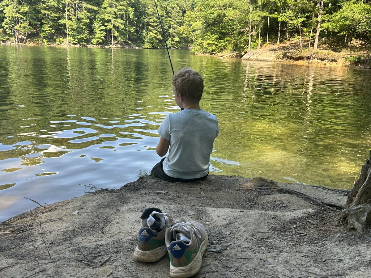 ryanlamonica's tweet photo. Gonna be a beautiful day, @lukebryan - it’s plain to see!

This little #Georgia boy was pumped to use some @Bill_Dance1 worms while fishin’ #Allatoona Lake. He’s also your biggest fan &amp; will be cheering you on from the cheap seats at @TruistPark this SAT! See ya soon! https://t.co/DyjRvbYBok