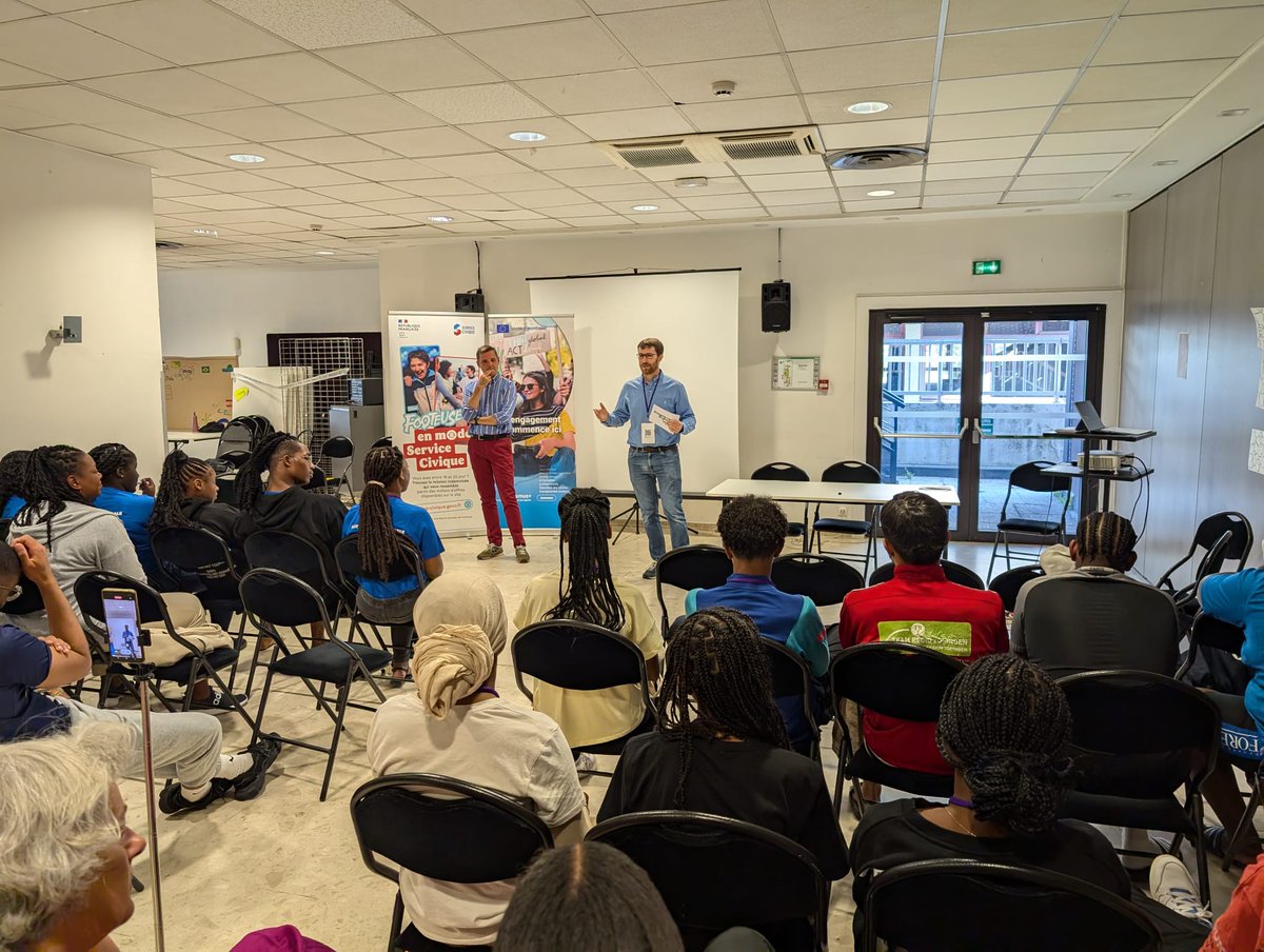 ErasmusPlusFRJS's tweet photo. Du 5 au 8 août 2024, l'Agence du @ServiceCivique, avec la Ville de @Paris et l'@Anacej, a organisé la rencontre « Prenons-nous au jeu ! ». Cet événement a réuni 25 jeunes engagés, provenant de Guyane, de Martinique, de Mayotte, de la Réunion, et de Paris à l'occasion des #JO2024 https://t.co/B7ePKMIGjU