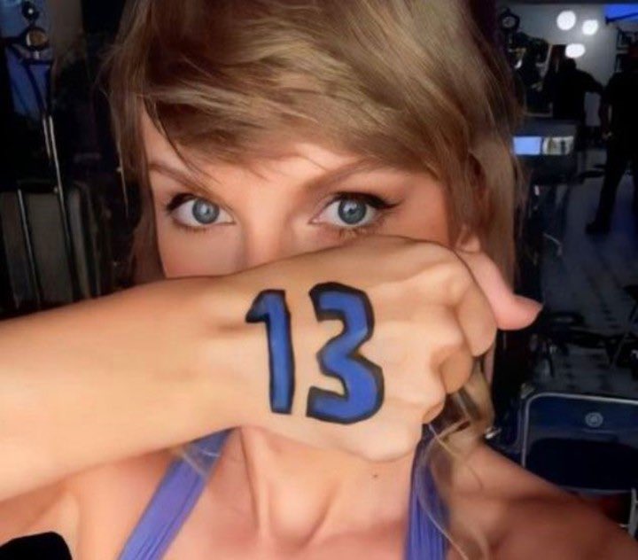 Dzisiaj jest jedyny dzień w swoim rodzaju, gdzie możecie dać #RT tego tweeta! 

Mamy dzisiaj 13 sierpnia, czyli połączenie ukochanego numeru Taylor oraz naszej ukochanej piosenki „august”