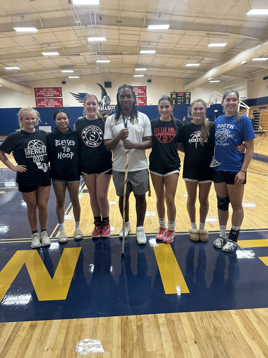 Ava Roberson tweet media