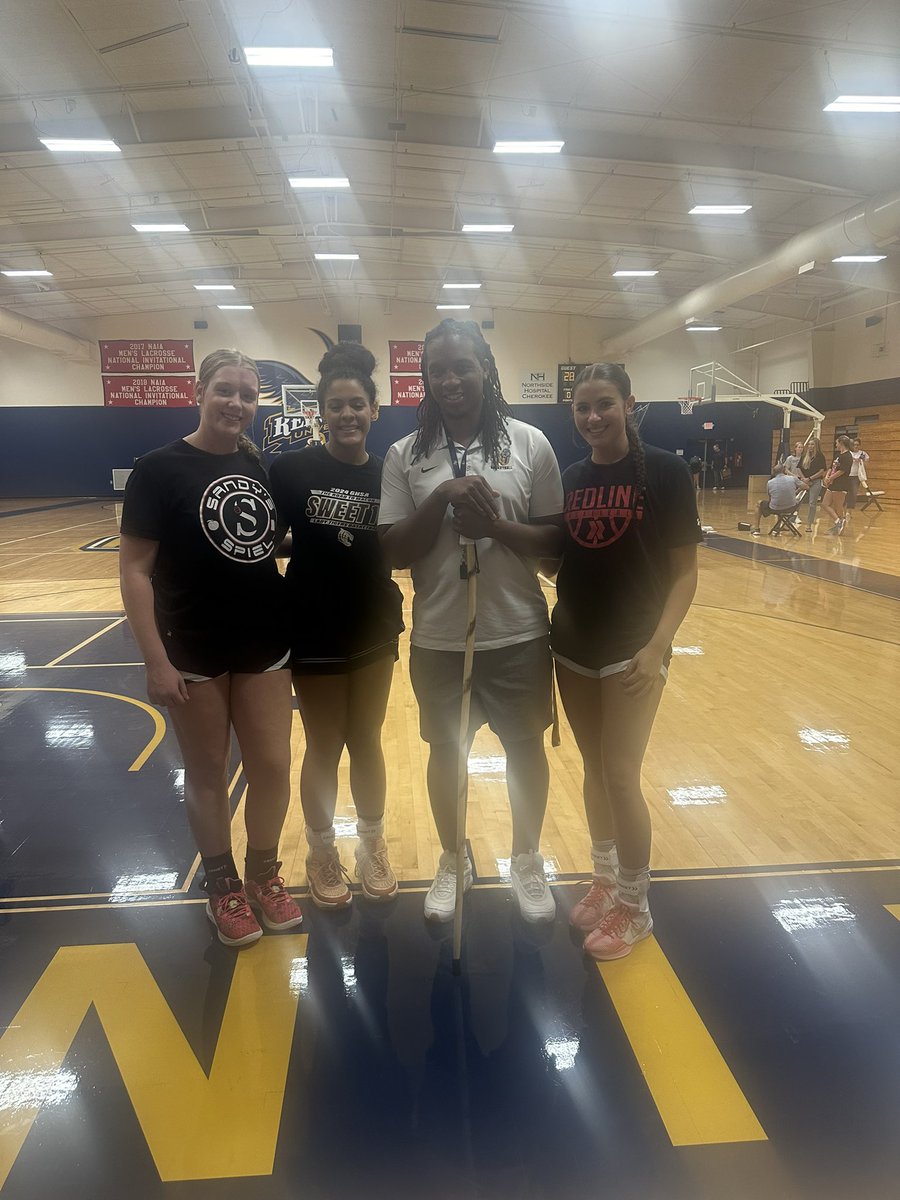 Ava Roberson tweet media