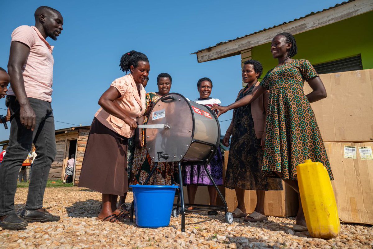 Empowering rural communities with off-grid manual washing machines. Together with @WashingMachineP, we're making a real difference, one wash at a time.

<a href="/USAIDUganda/">USAID Uganda</a> 
  #InPactUganda #CommunitySupport #Sustainability