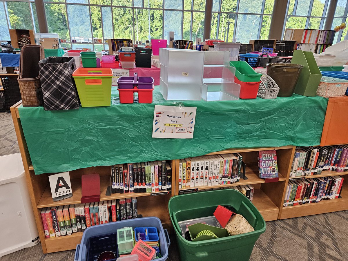 Family helping family. Veteran Anne Arundel County Public Schools (AACPS) teachers have donated supplies to help new teachers get started. #AACPSFamily #BelongGrowSucceed #NTO2024 <a href="/AACPSSupt/">AACPSSupt</a>