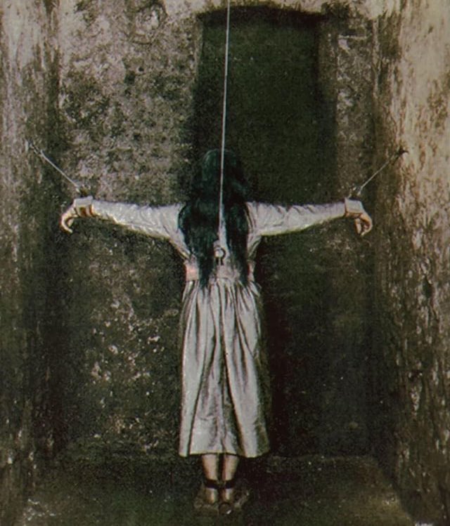 creepydotorg's tweet image. Bizarre images of medical treatments through history:

A thread

1. A woman stands in a narrow cell with her arms strapped to the wall, undergoing treatment for mental illness in 19th-century Germany, circa 1890.