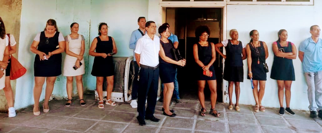 Con alegría y respeto los trabajadores de ETECSA_Cuba DT Norte recordaron esta mañana el 98 aniversario del natalicio de nuestro eterno comandante en jefe #FidelCastroRuz.
#FidelPorSiempre
#EtecsaTeAcompaña