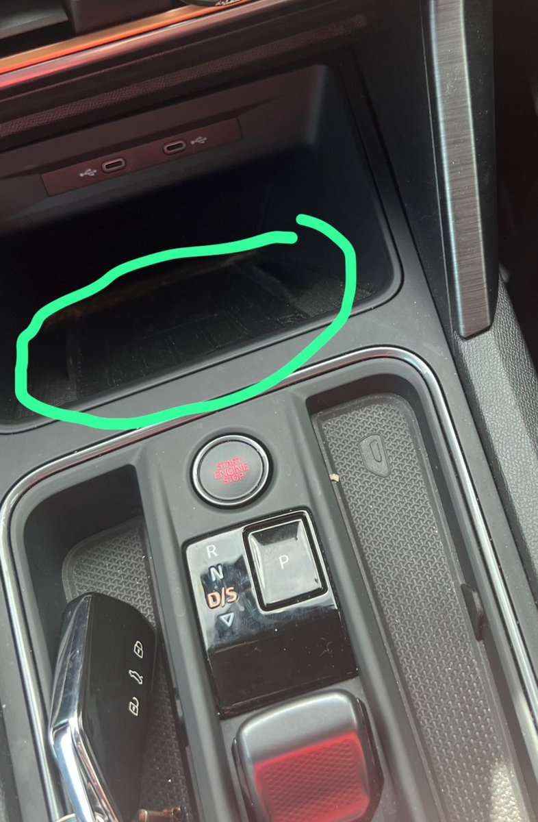 Queen Lily🇮🇪🇿🇼 tweet media