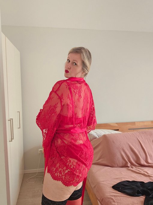 Have a break, have a hot splash 💦💦 https://t.co/OnGVIuyiD7🔥🔥 Mach mal Pause mit einen hei&szlig;en ... 💦💦💦<a href="/tag/lingerie"class="tags"><span>#lingerie</span></a><a href="/tag/goodvibes"class="tags"><span>#goodvibes</span></a><a href="/tag/curvy"class="tags"><span>#curvy</span></a><a href="/tag/stockings"class="tags"><span>#stockings</span></a><a href="/tag/highheels"class="tags"><span>#highheels</span></a>