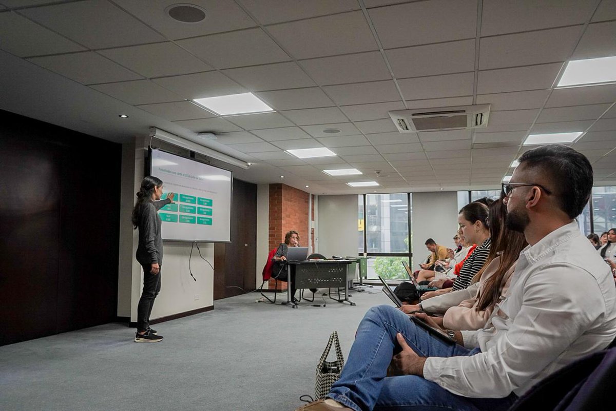 MinSaludCol's tweet photo. Desde #MinSaludCol estamos trabajando con las Entidades Administradoras de Planes de Beneficios de Salud #EAPB para abordar los desafíos en la identificación, manejo y seguimiento de los niños y niñas con desnutrición aguda en los 12 territorios priorizados.

#ColombiaTieneQuienLaCuide | Hoy realizamos una mesa de trabajo para divulgar el plan de desaceleración de la mortalidad por desnutrición aguda en menores de 5 años, con énfasis en el desarrollo de comités de emergencia y en acciones de identificación oportuna, atención y seguimiento.