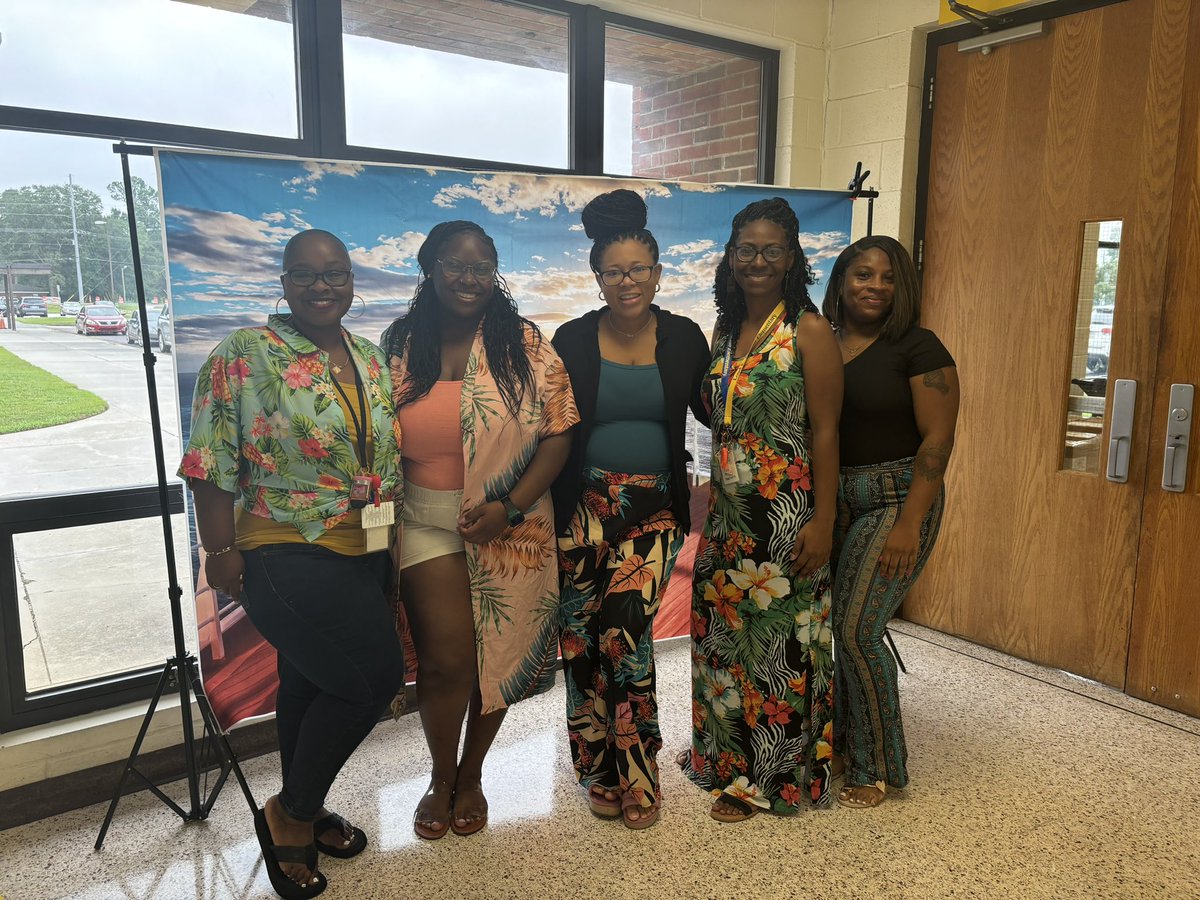 Bear Country #LAES #WEARECCS <a href="/iTeach1MsMac/">Traesha McLaughlin</a> <a href="/burnsstephanie6/">Stephanie</a>