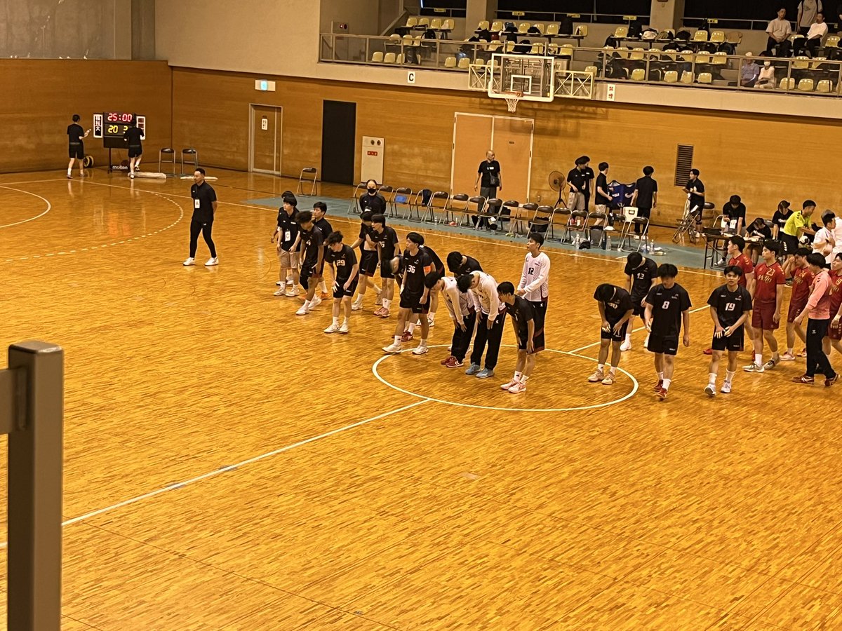 KUWS_hand's tweet photo. 明日は高松大学との1戦です。
インカレ出場がかかる大切な一戦となります。
二大会連続出場に向けてチーム全員で勝ちを取りに行きます。
応援よろしくお願いします🔥🙇

<場所>横大路運動公園 体育館
<対戦相手>高松大学
<時間>14時～

 #インカレ出場 
 #西日本インカレ
 #ハンドボール https://t.co/bS5vJD3wNi