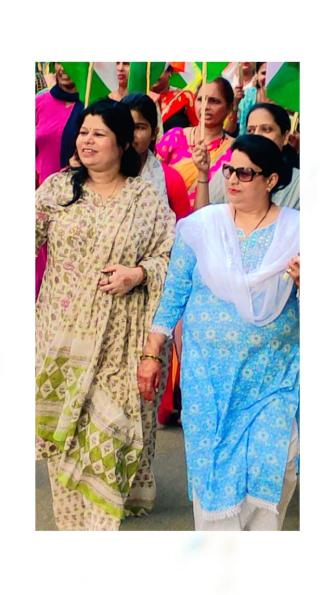 महानिदेशालय केरिपुबल, नई दिल्ली के आदेशानुसार आज दिनांक 13/08/2024 को हर घर तिरंगा फहराने हेतु श्रीमति किरन सिंह, क्षेत्रीय कावा अध्यक्षा ग्रुप केन्द्र केरिपुबल गॉंधीनगर एवं अन्य महिलाओं द्वारा जागरूकता अभियान चलाया गया। कार्यक्रम की कुल झलकियां:-
