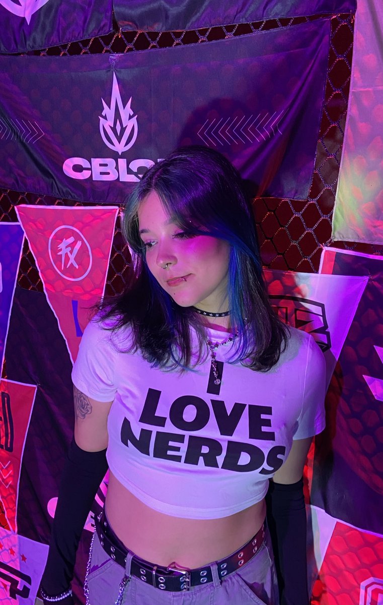 yariax_'s tweet photo. Oie! Eu sou Yariax!

👾 Criadora de conteúdo e Streamer

Estou procurando oportunidade para a BGS! Vou deixar meu media kit aqui embaixo 💜

Rts são apreciados! https://t.co/j7BBIQSATh