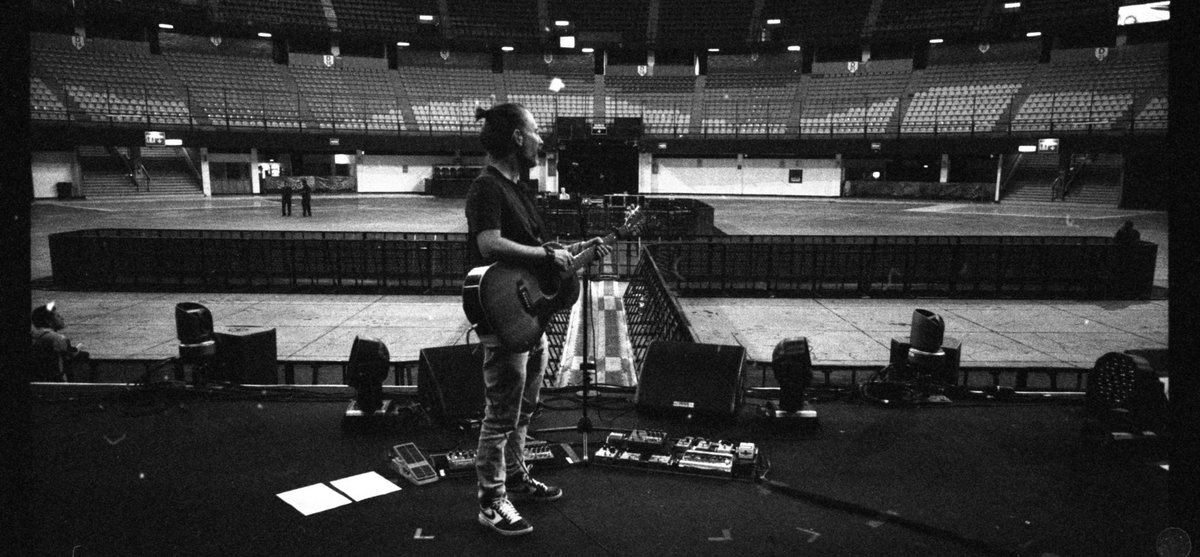 Colin Greenwood (@colingreenwood) on Twitter photo Thom at soundcheck – cannot recall the venue, suggestions welcome.
<a href="/thomyorke/">Thom Yorke</a> #aportraitofradiohead Thom at soundcheck – cannot recall the venue, suggestions welcome.
<a href="/thomyorke/">Thom Yorke</a> #aportraitofradiohead
