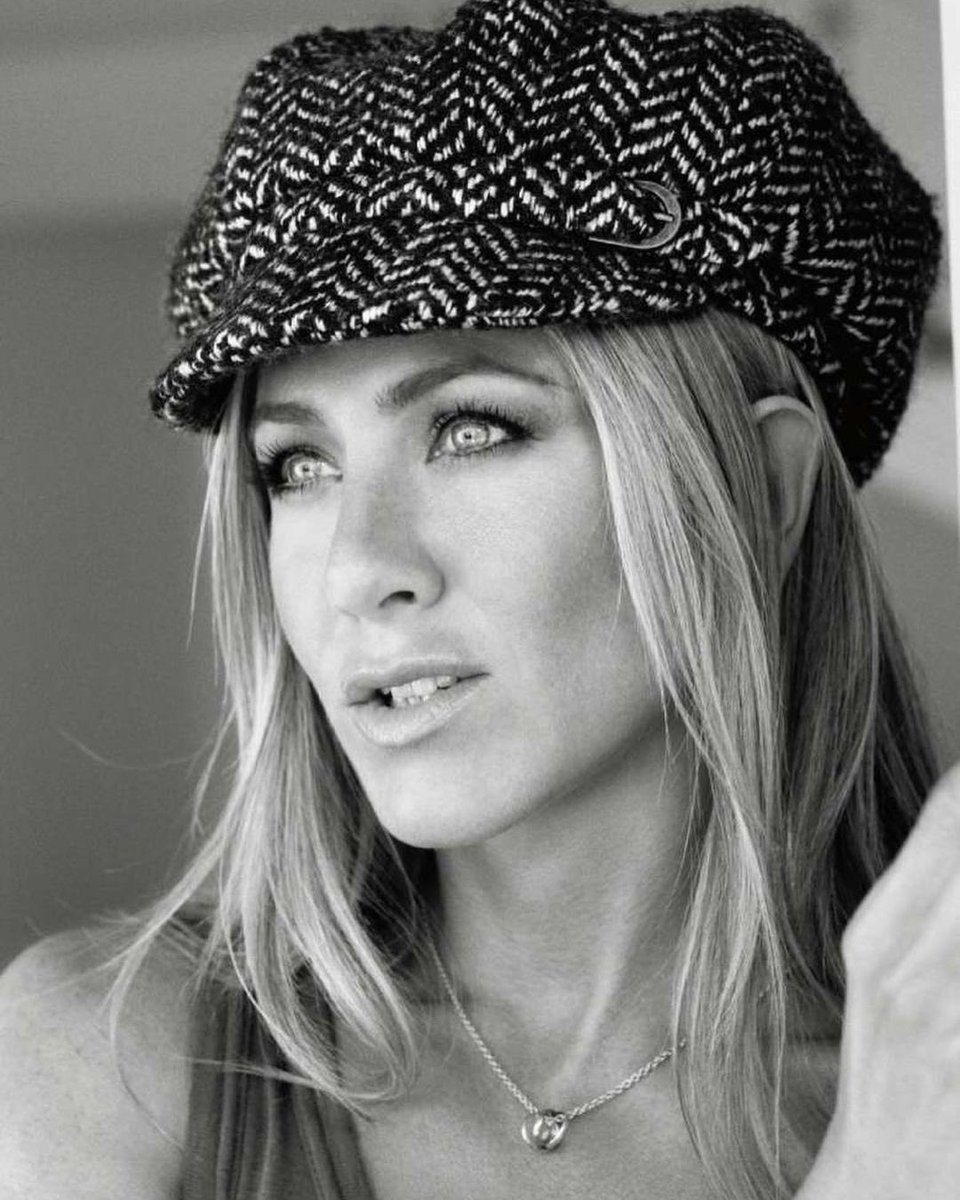 Jennifer Anniston tweet media