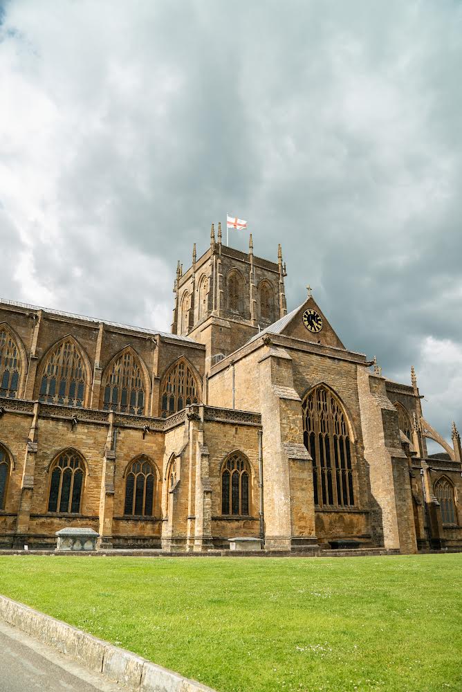 Sherborne Abbey is a cornerstone of our town’s rich heritage. Its historic charm not only enriches our community but also supports local businesses. At Hunts, we’re proud to be part of such a dynamic town, where history and commerce go hand in hand.
#sherborne #abbey #tourism