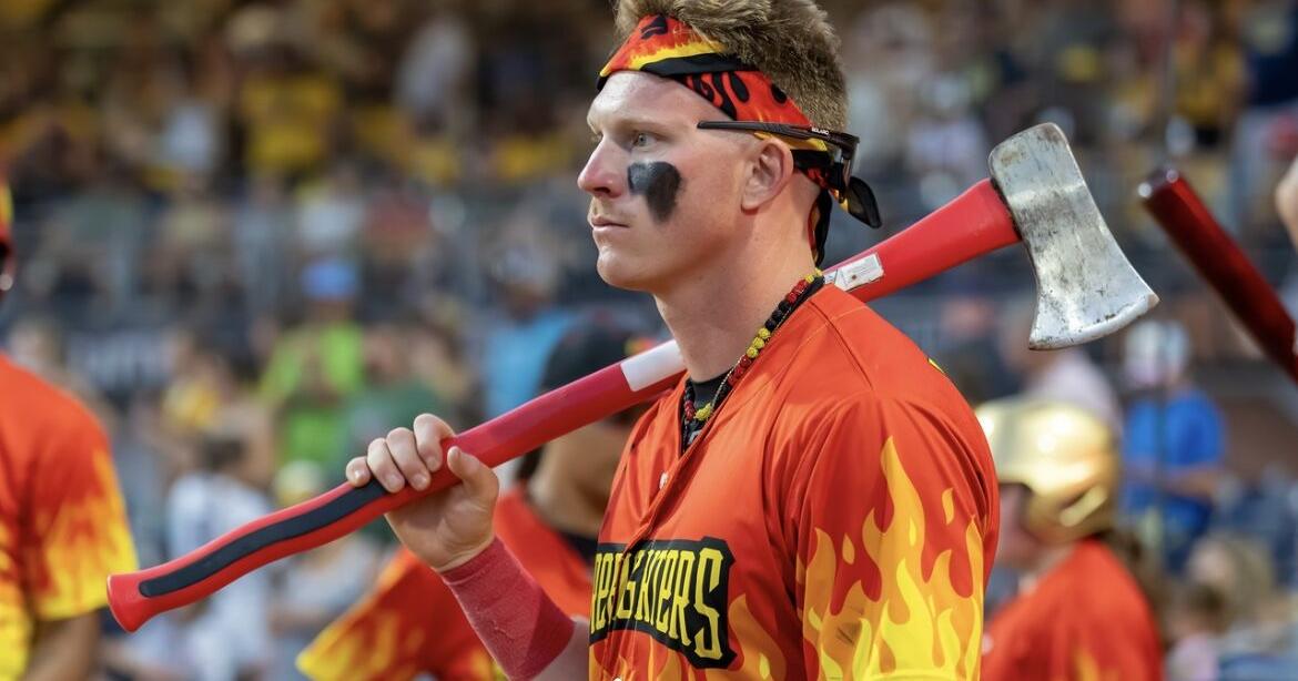 GDPsports's tweet photo. Gwinnett's Trey Vanderpool 'The Wild Child' for Savannah Bananas Foe @trey_van @thesavbananas https://t.co/lgZZIDS2eR https://t.co/wrWVb9UT17