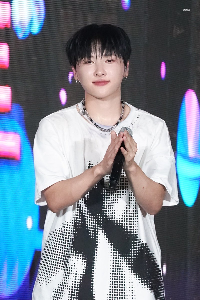 afterblue_ooo's tweet photo. 240812 대전 영시축제
#온리원오브 #리에 #OnlyOneOf #Rie 
@OnlyOneOfmember

대전의 아들도 행복했길 ʕᵒ̴̶̷͈᷄Ⱉᵒ̴̶̷͈᷅ʔ https://t.co/2H5IZFpw1C