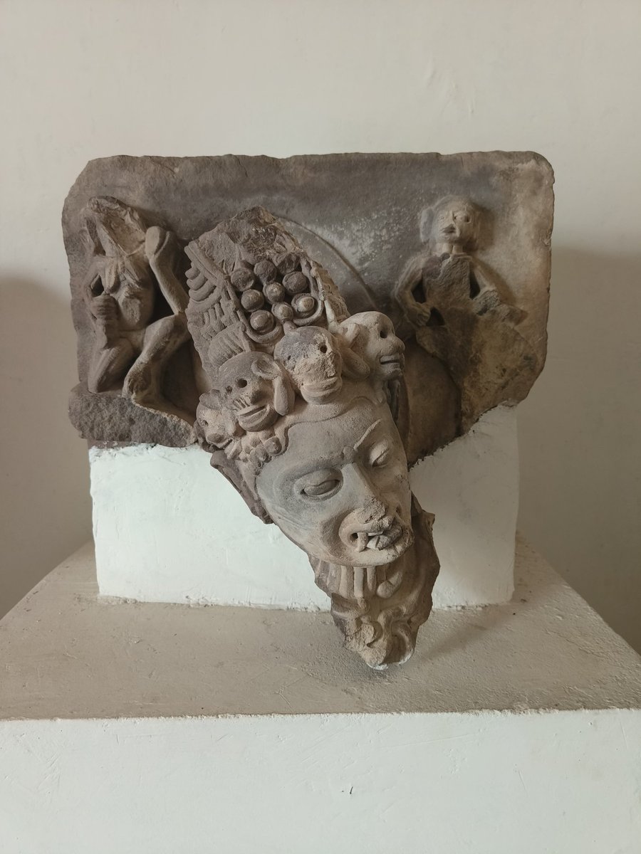 THESHUBHAMV's tweet photo. From which angle this looks like a mosque Mr @asadowaisi ? These are the pics of statues of Vijay Mandir/ Beejamandal Vidisha.

Why are you spreading lies ? https://t.co/hGDZnJEZEH