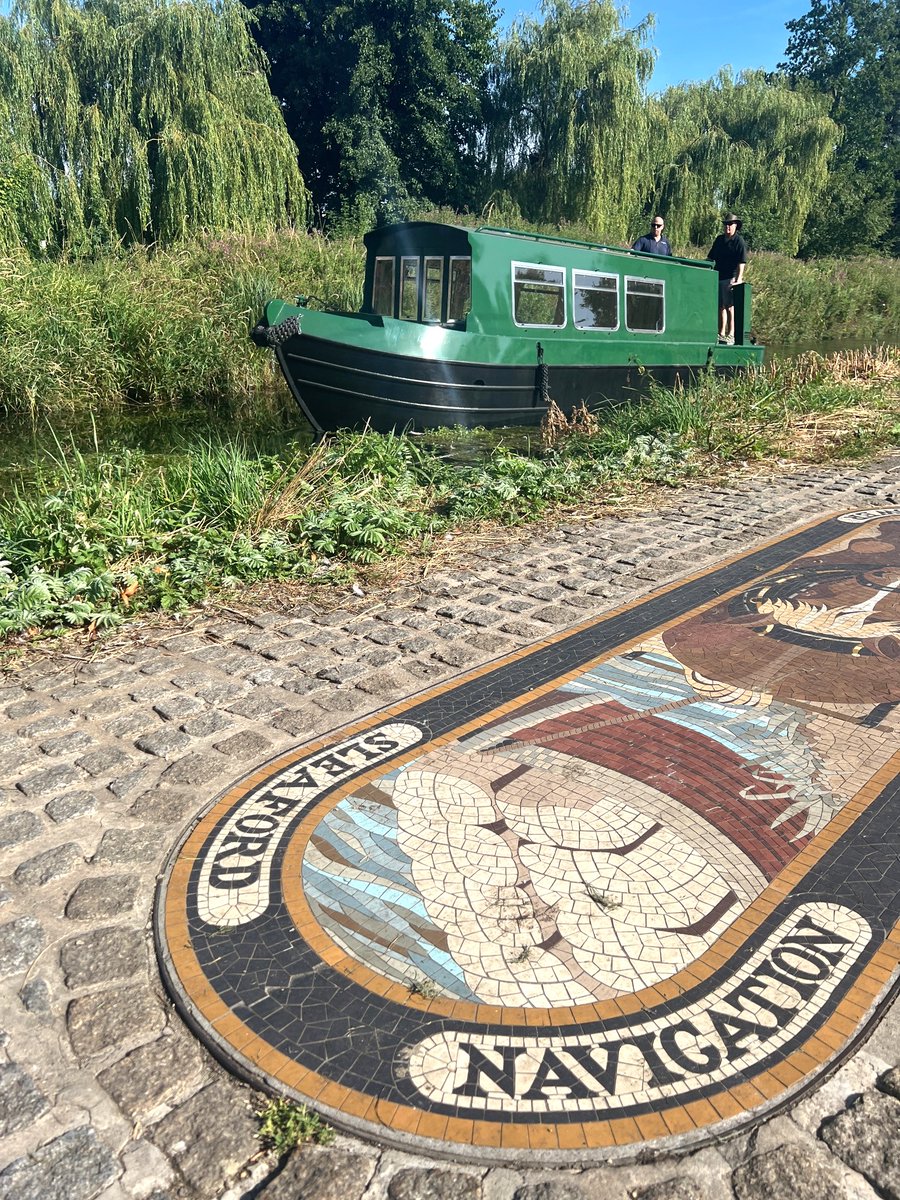 It was fantastic to see Sleaford's new narrowboat placed into the Slea today. It will enable people to experience the historic Slea Navigation &amp; pays tribute itself to local history.  For now, it will remain moored securely while the fit-out takes place: orlo.uk/rk1Xs