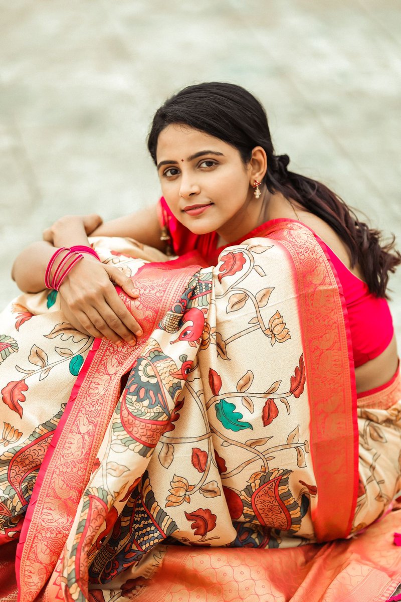 onlynikil's tweet photo. A star shining brighter than ever ✨🌟

#SubikshaKrishnan stealing the spotlight with every pose!! 

@SubikshaOffl https://t.co/Sqp9dpUkrZ