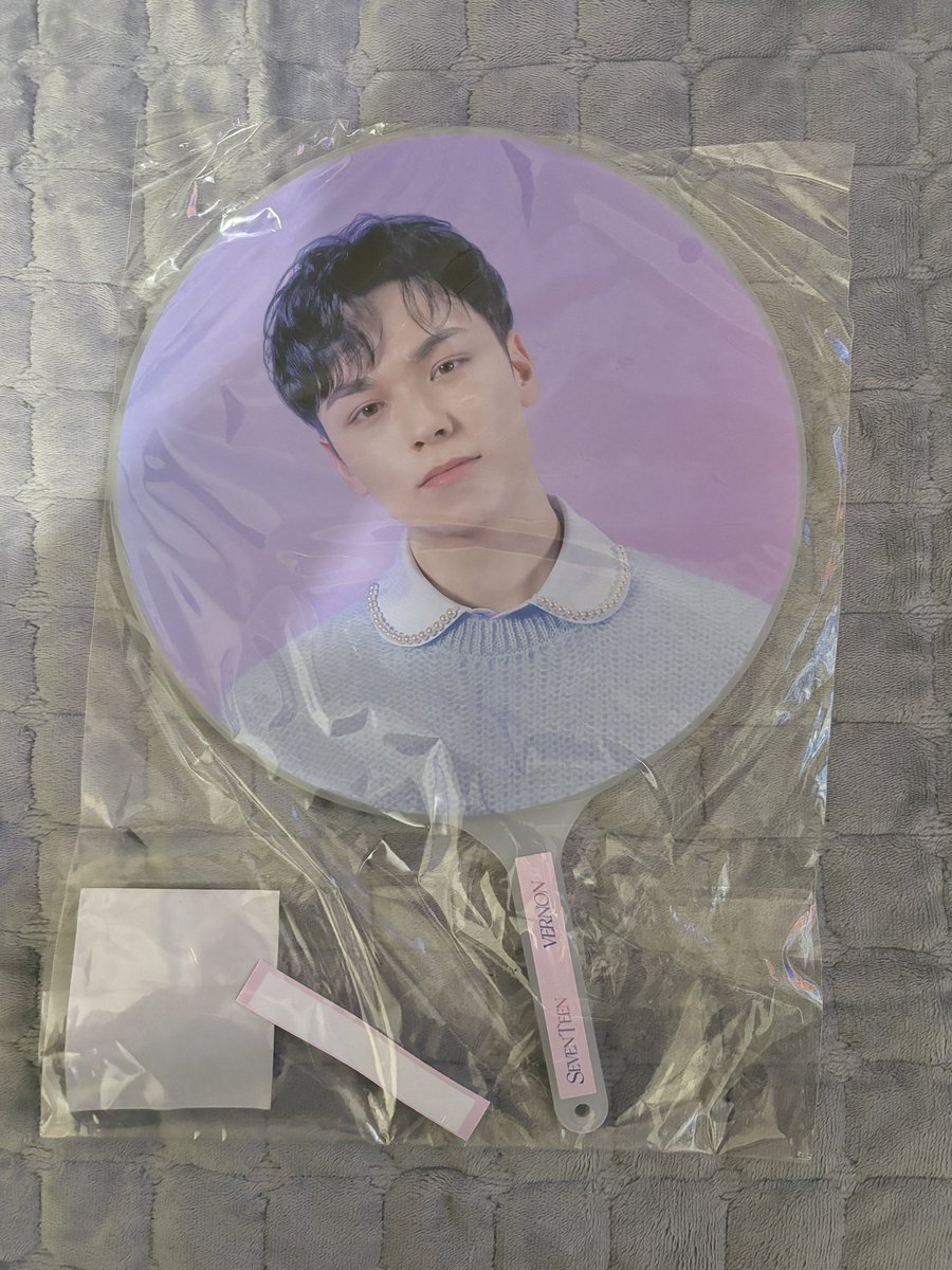 hansolhaul's tweet photo. WTS | LFB

Seventeen Love Uchiwa Vernon
•₱550
• bought for ₱800

Svt vn ph https://t.co/AgKNDPKzm7