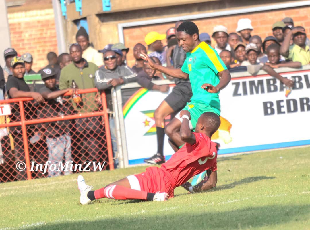 Missindipe71012's tweet image. As part of the Defence Forces Day celebrations, a soccer match has kicked off between the Zimbabwe Defence Forces select team and their Zambian counterparts at Rufaro Stadium.
#DefenceForcesDay2024