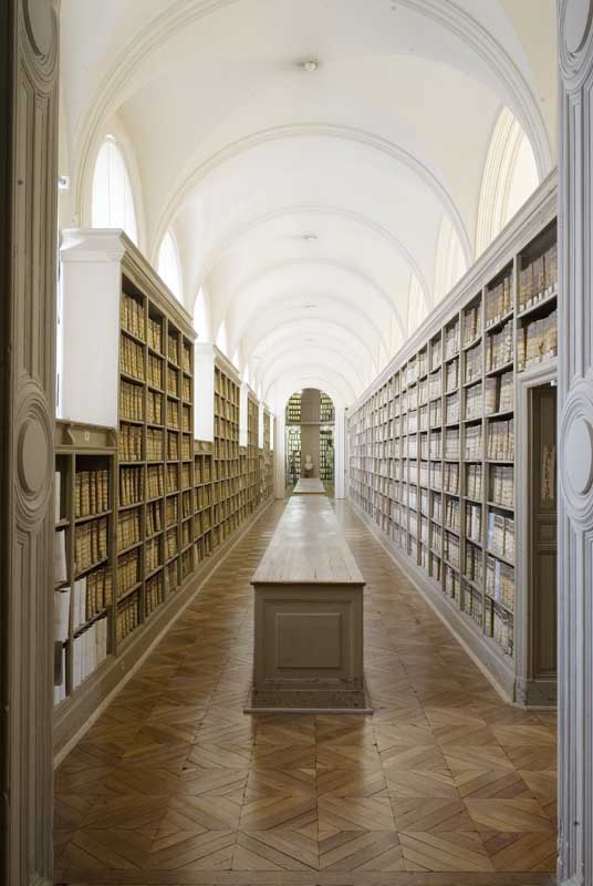 #LeSaviezVous ❓
Les magasins de conservation les plus anciens, en France, sont la galerie du Parlement de Paris, bâtie au XIXe siècle.
Le public n’a pas accès à ces lieux.
😉Mais les Archives nationales les ouvrent au public lors des Journées européennes du patrimoine.