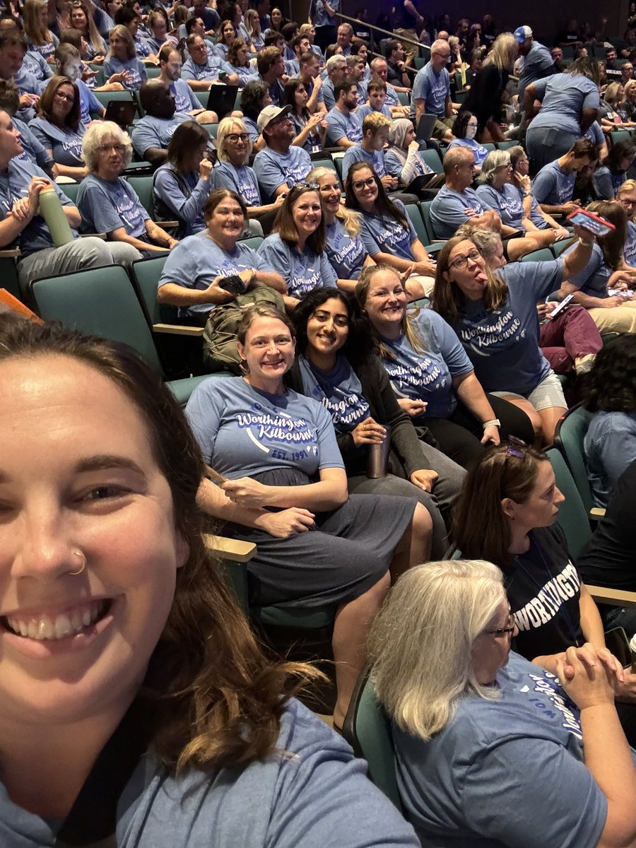 bzbridavis's tweet photo. Some science nerds at the convocation! #wkhswolves #itsworthit https://t.co/D5VNCR1Nk0