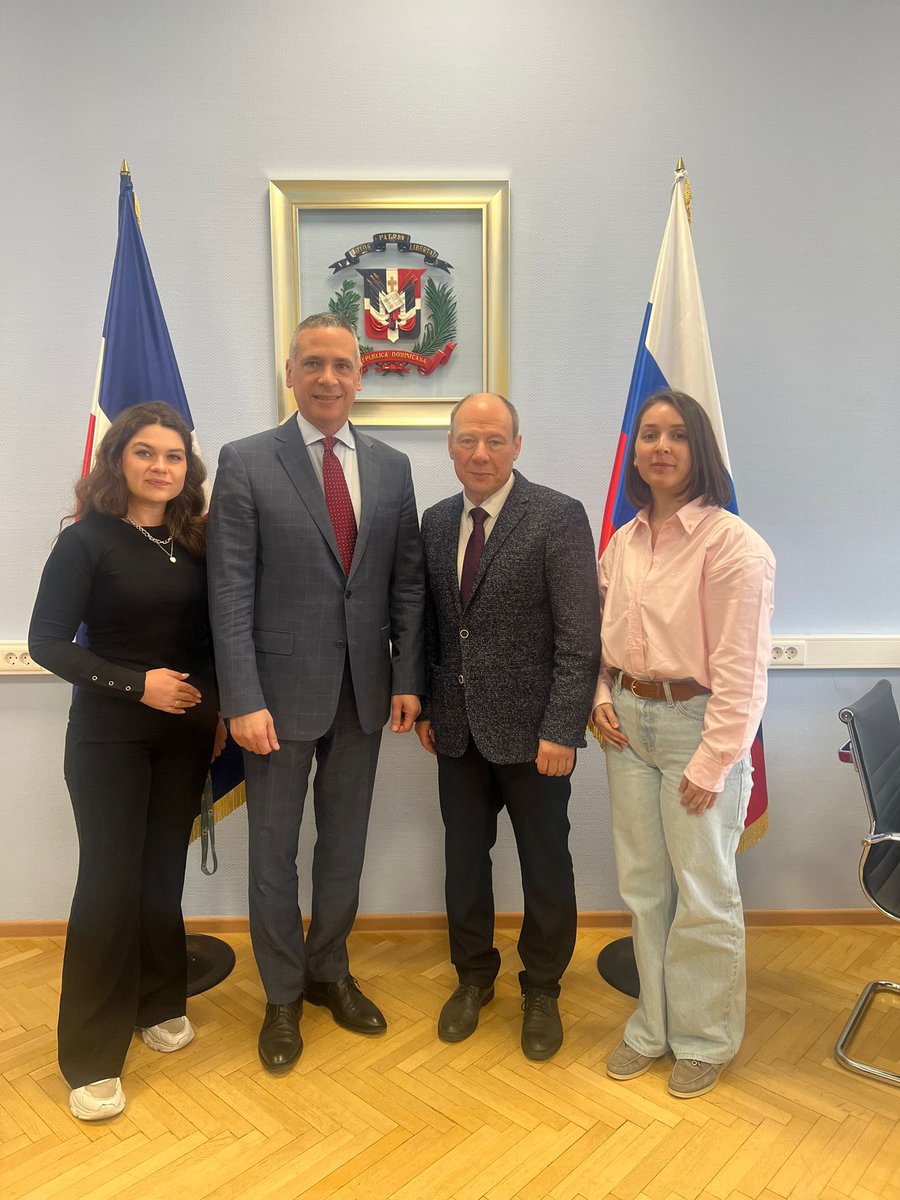 RDenRusia's tweet photo. Embajador @AlejandroAriasZ recibió la visita del presidente del Centro Internacional de Gastronomía en Moscú, el señor Leonid Gelibterman con la finalidad de tratar diferentes temas de interés en la promoción de la gastronomía y cultura dominicana en Rusia. https://t.co/7iXFNz71dq