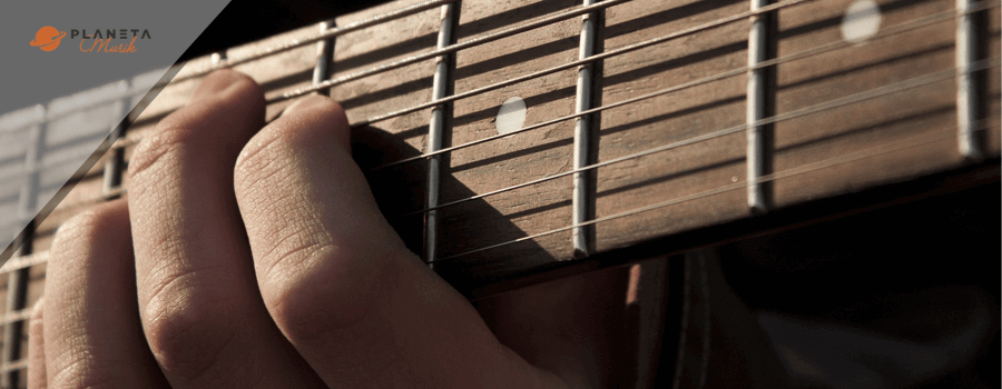 Planet_Musik's tweet photo. Principales acordes de guitarra para principiantes https://t.co/FfKvf4ru67 a través de @Planet_Musik  #guitarra #musica #planetamusik https://t.co/nS9vEFtl8z