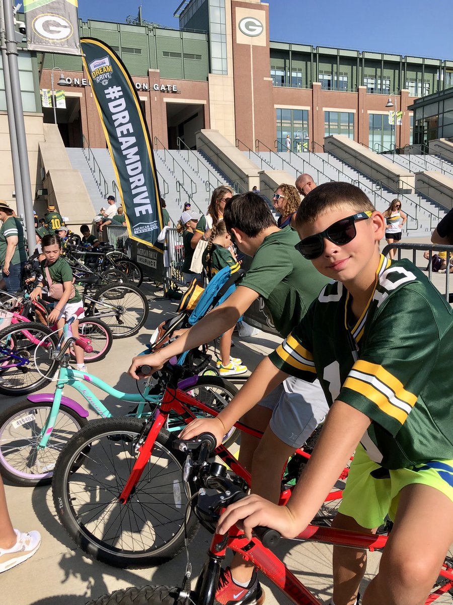 CoachHockett's tweet image. Change in office views for today 😎 

💚 #DREAMDRIVE 💛 #GoPackGo