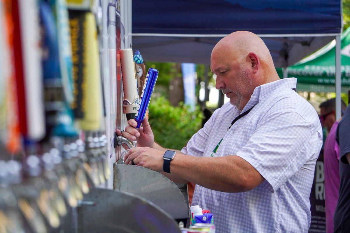 Looking for a fun way to get involved in the Greenville community? Volunteer with us at <a href="/PiedmontNG/">Piedmont Natural Gas</a> Downtown Alive and <a href="/GHFCU/">GHFCU</a> Main Street Fridays! Sign up today and be part of the action at bit.ly/4dm653f! 🌟🎶