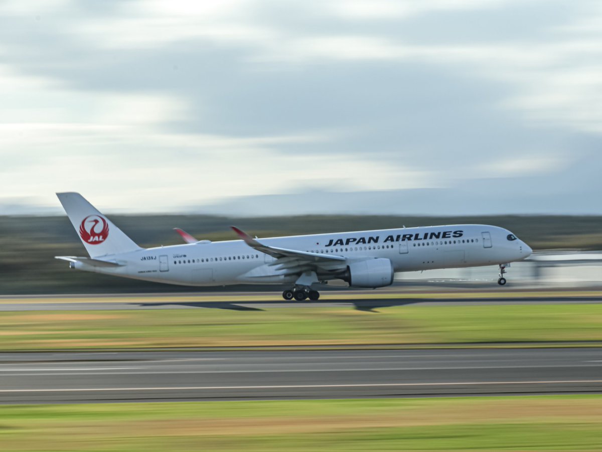 JA01ME's tweet photo. #お盆なので今は亡き旅客機を貼れ
#JA772J #JA305A ← 大人気だったDolphin
#JA98AD ← AirDo初号機
#JA13XJ ← 379人の命を守った英雄
#JA709J https://t.co/Eau65NymCK